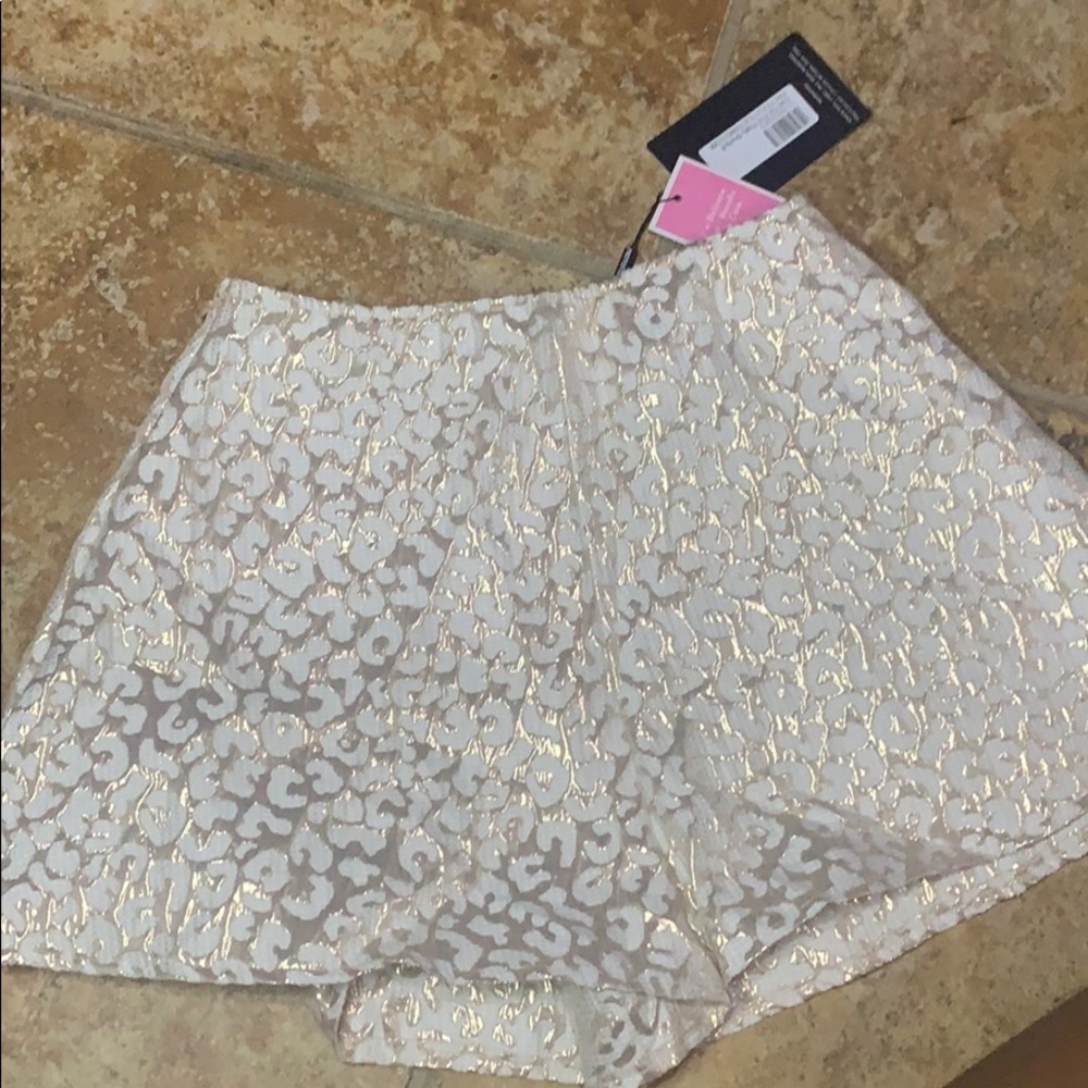 Pretty Little Thing. Gold Foil Print Floaty Shorts